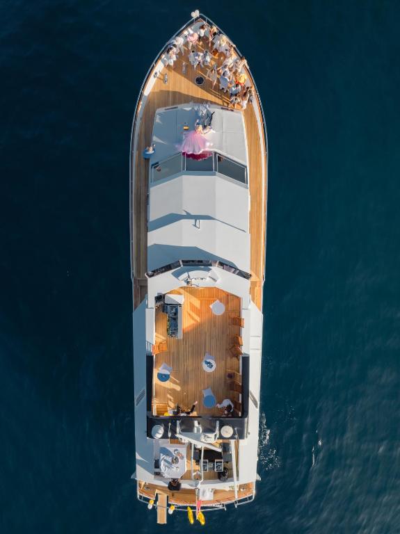Zaffiro Yacht Festival de la plaisance Cannes 2024 nuit insolite Provence Alpes Cote dAzur Cannes 14