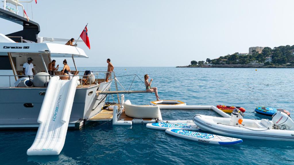 Zaffiro Yacht Festival de la plaisance Cannes 2024 nuit insolite Provence Alpes Cote dAzur Cannes 9