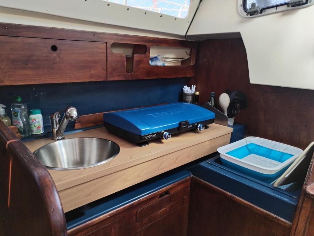 nuit insolite sur un bateau nuit insolite Languedoc Roussillon Canet en Roussillon 2