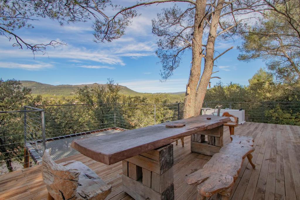 romantique cabane perchee avec spa vue panoramique Le Mas des faraches nuit insolite Provence Alpes Cote dAzur Sollies Toucas 14